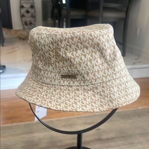 Michael Kors Bucket Hat Bone NWT